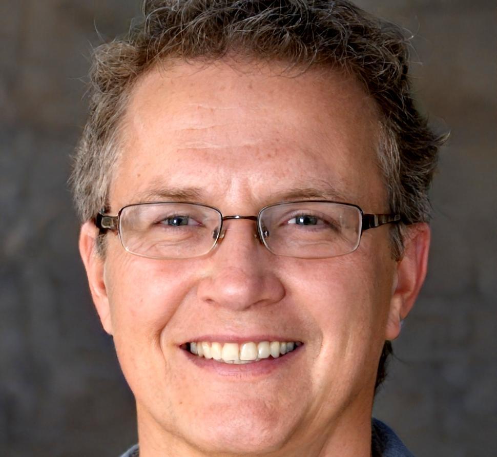 Porträt von Dr. Marcus Weber, Gründer und CEO von caldraveniqo
